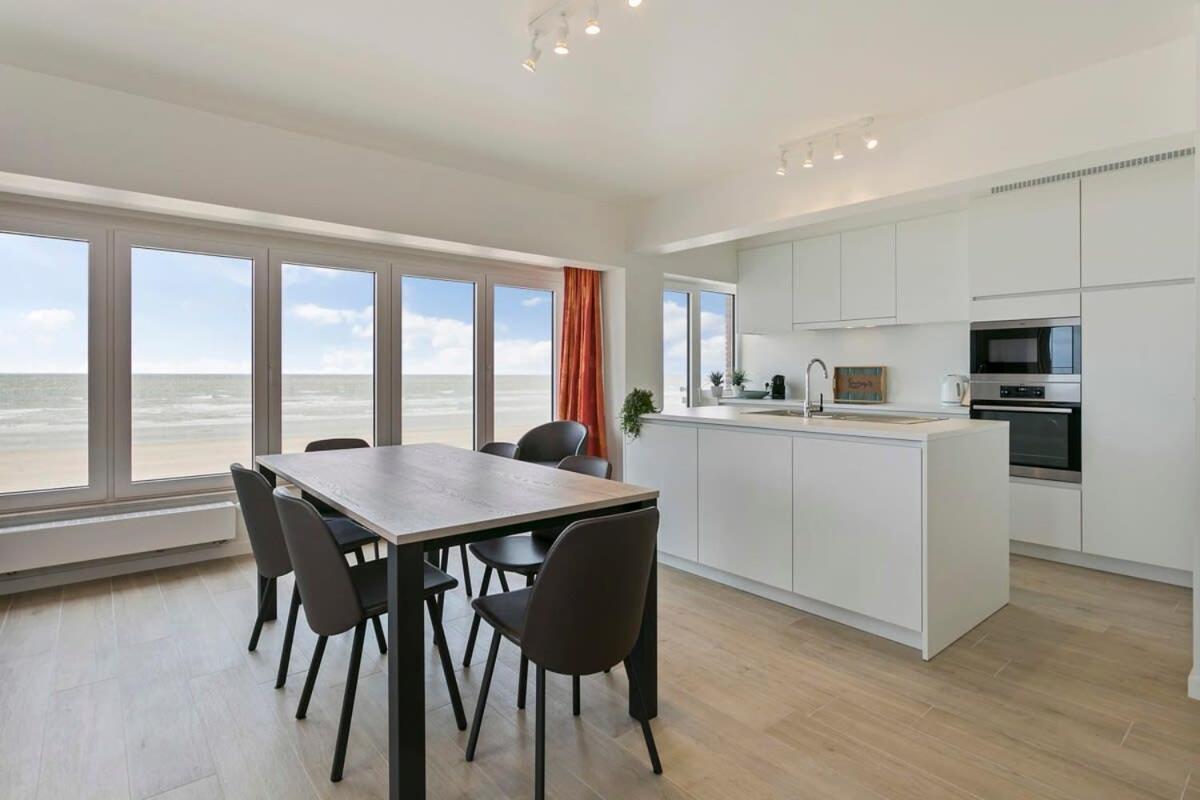 Huswell - Majestic Apartment With Breathtaking Sea View De Haan Exterior photo